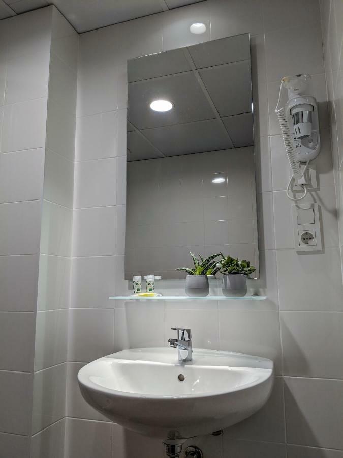 Small Double Room,1537049695:JPEG