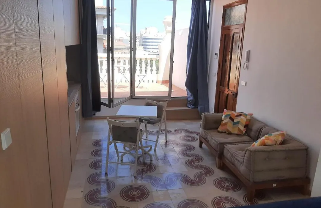 Bonito estudio en el centro de Valencia-1