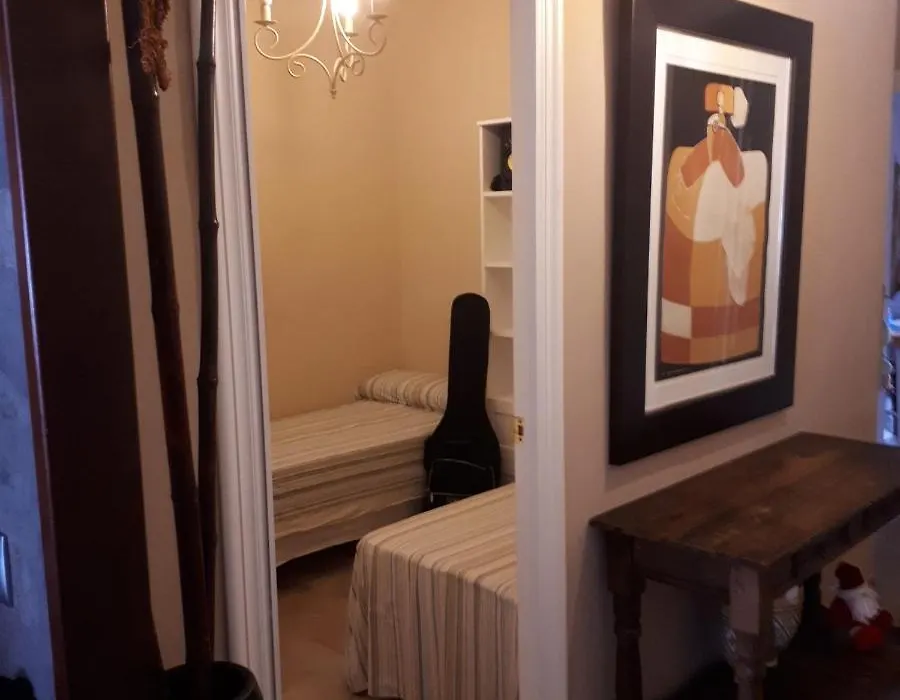 Quiet Guest Room In The City Centre-1