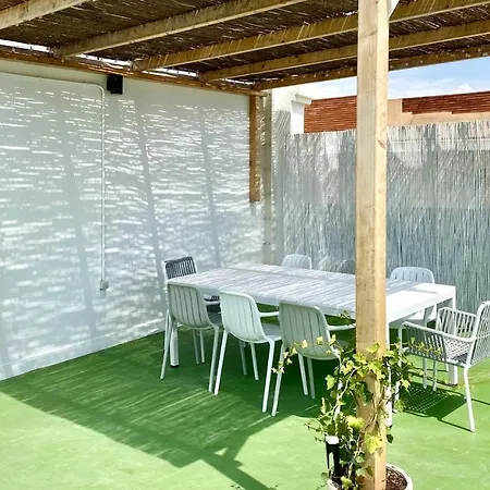 Habitacion A Metros De La Playa Con Cocina Y Wc Compartida, Terraza Y Zonas Comunes-3